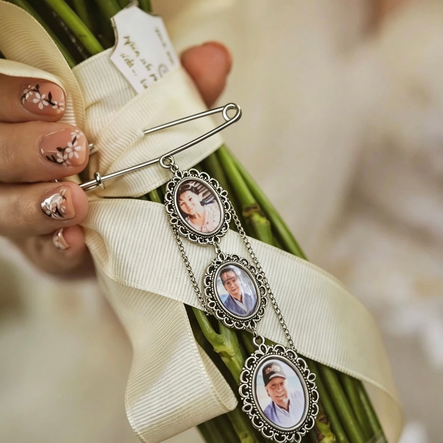 Personalized Memorial Photo Bouquet Brooch – Custom Picture Wedding Pin, Keep Loved Ones Close on Your Special Day